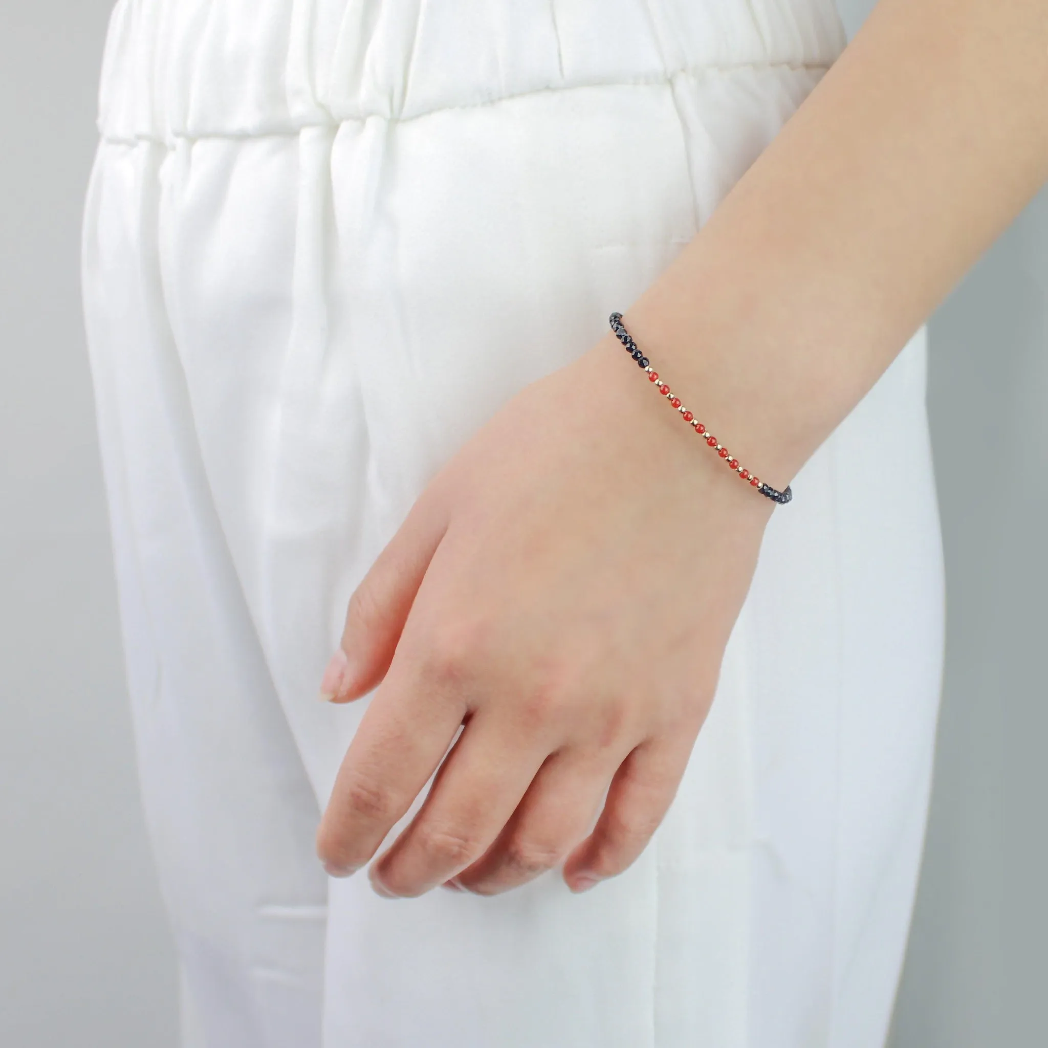 Tiny Carnelian & Black onyx Bracelet
